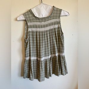 Adorable Lace and Ruffle Top!